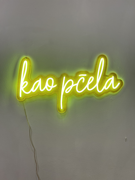 Anna Novakov Kao Pcela Anna Novakov Kao Pcela